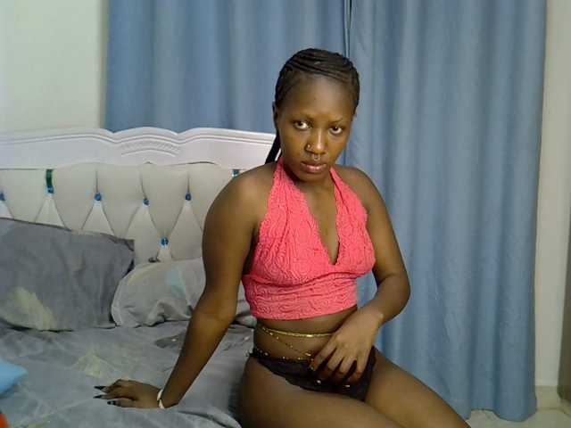 Prettyluxe live cam on BongaCams