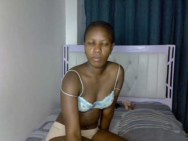 Prettyluxe live cam on BongaCams