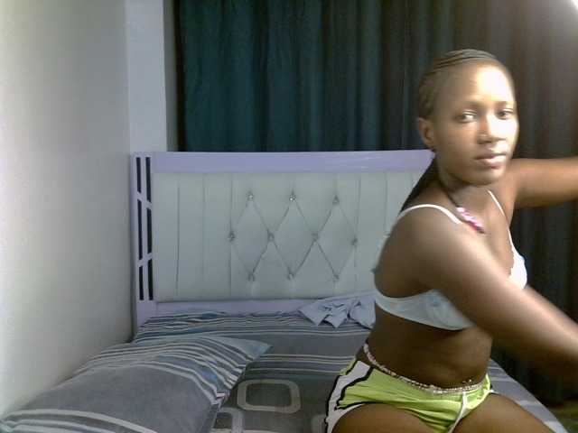 Prettyluxe live cam on BongaCams