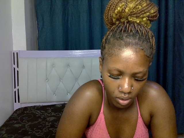 Prettyluxe live cam on BongaCams