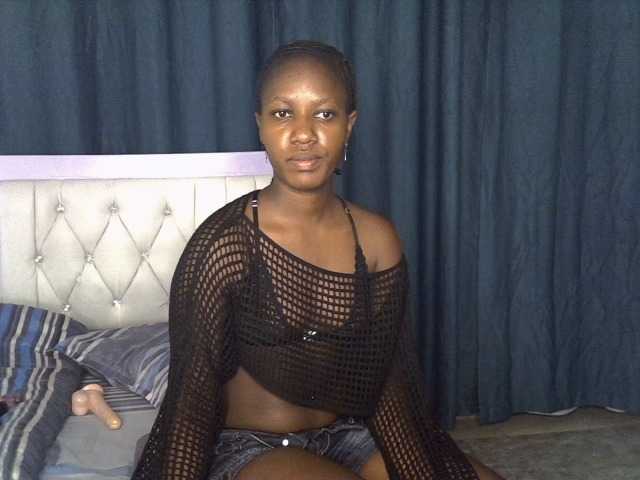 Prettyluxe live cam on BongaCams