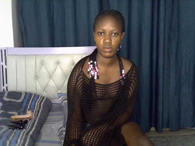Prettyluxe live cam on BongaCams