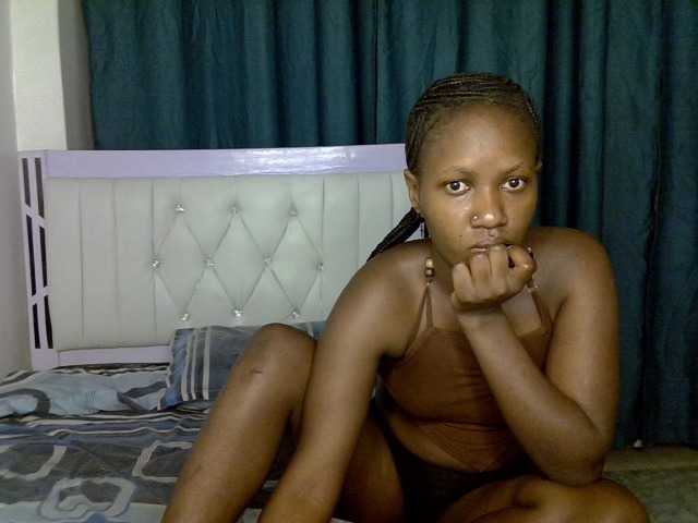 Prettyluxe live cam on BongaCams