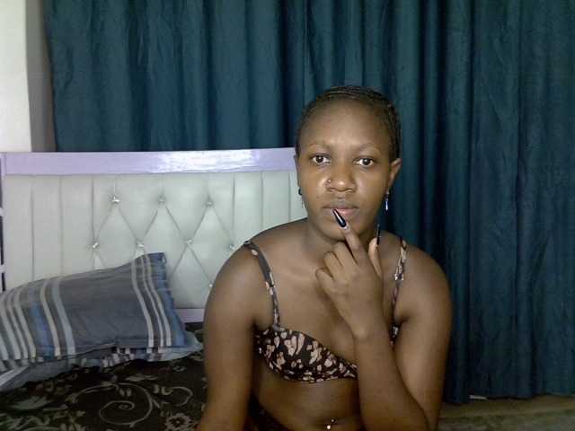 Prettyluxe live cam on BongaCams