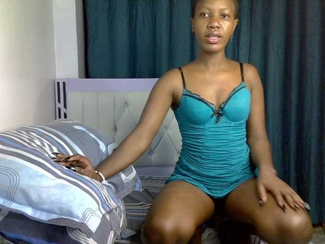 Prettyluxe live cam on BongaCams