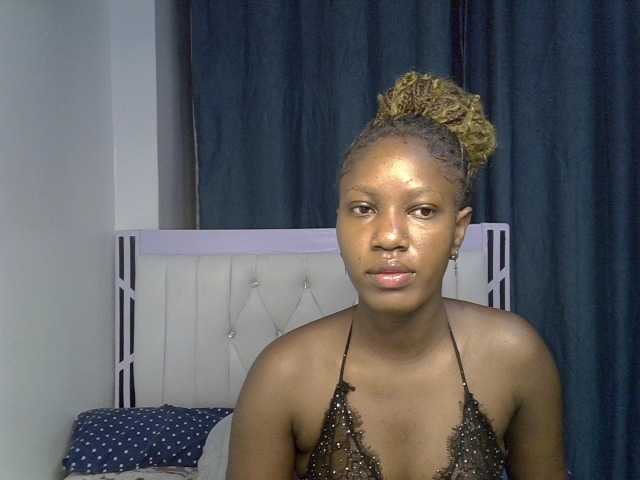 Prettyluxe live cam on BongaCams