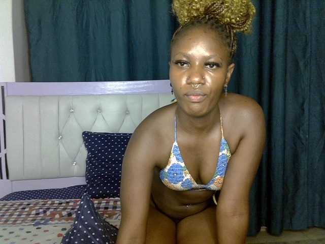 Prettyluxe live cam on BongaCams