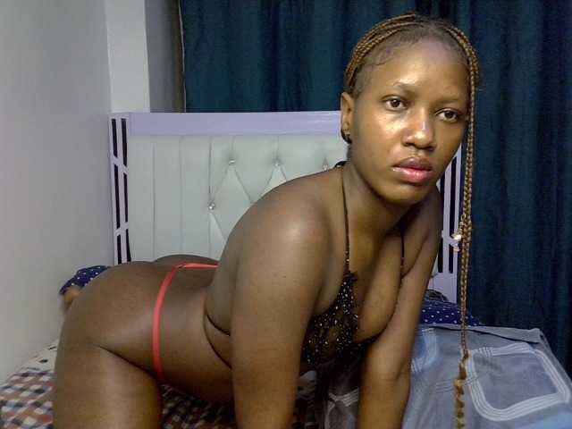 Prettyluxe live cam on BongaCams