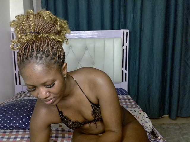 Prettyluxe live cam on BongaCams