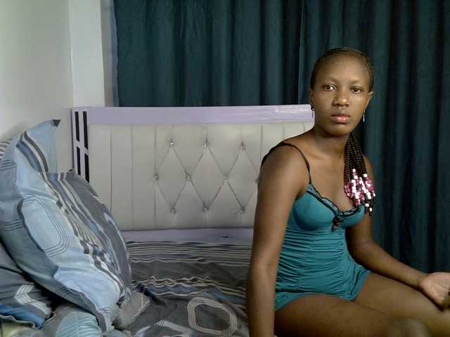 Prettyluxe live cam on BongaCams