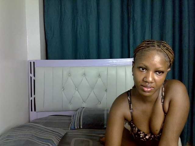 Prettyluxe live cam on BongaCams
