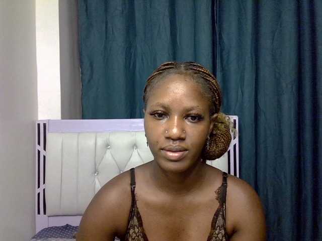 Prettyluxe live cam on BongaCams