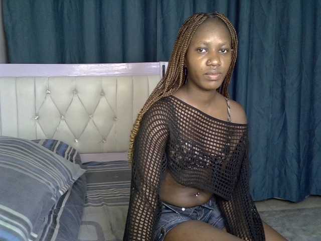 Prettyluxe live cam on BongaCams