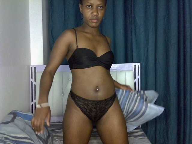 Prettyluxe live cam on BongaCams