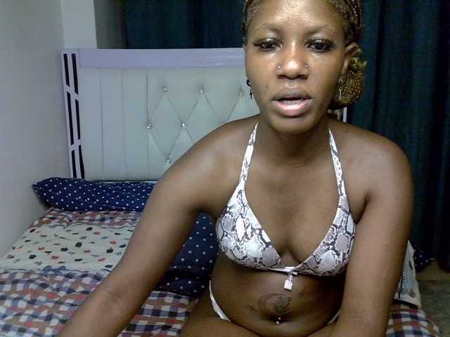 Prettyluxe live cam on BongaCams