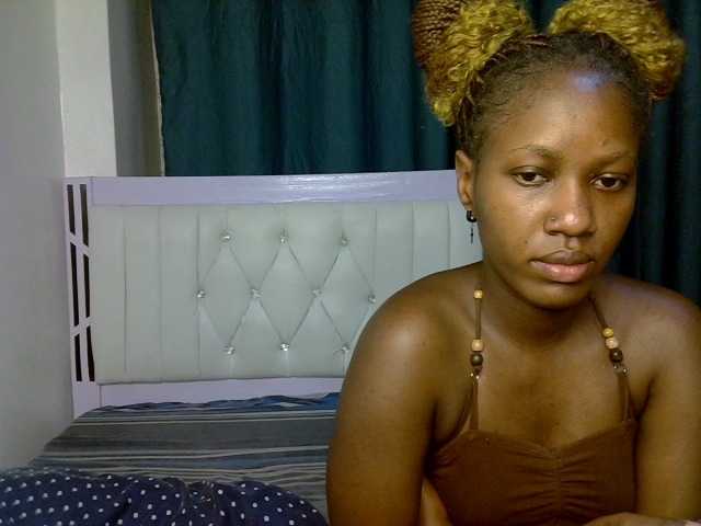 Prettyluxe live cam on BongaCams