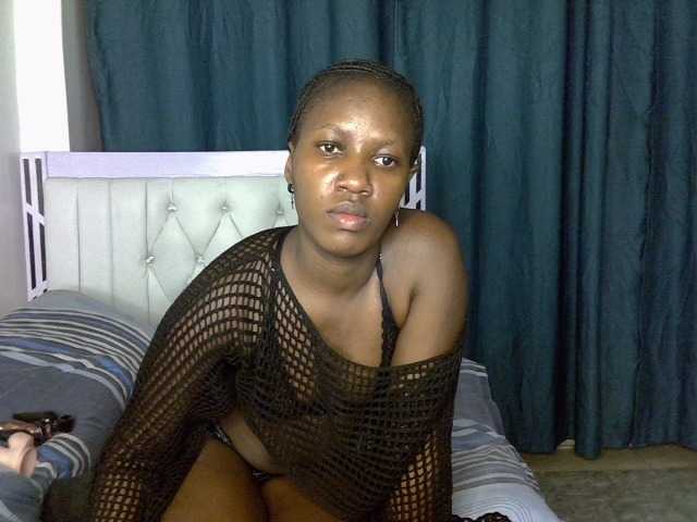 Prettyluxe live cam on BongaCams