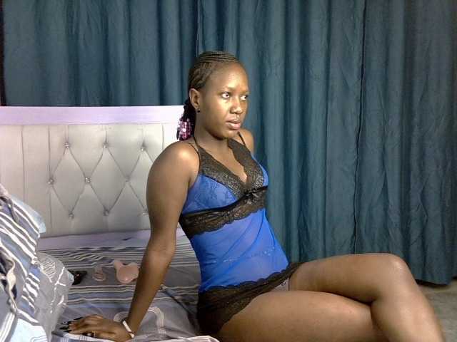 Prettyluxe live cam on BongaCams