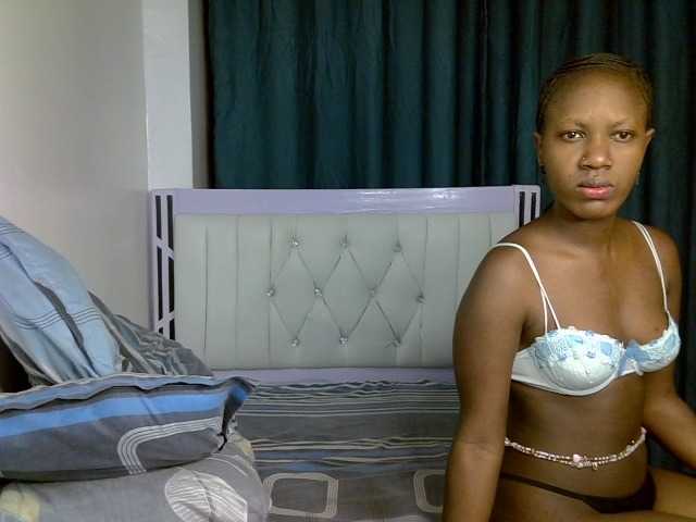 Prettyluxe live cam on BongaCams