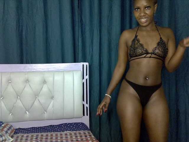 Prettyluxe live cam on BongaCams