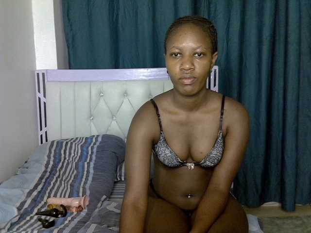 Prettyluxe live cam on BongaCams