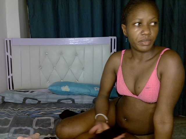 Prettyluxe live cam on BongaCams