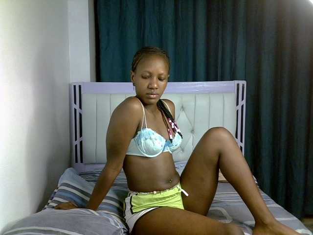 Prettyluxe live cam on BongaCams
