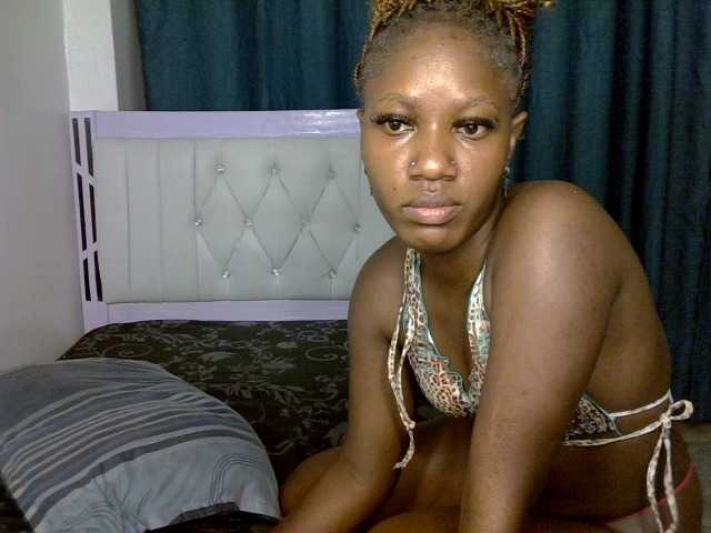 Prettyluxe live cam on BongaCams