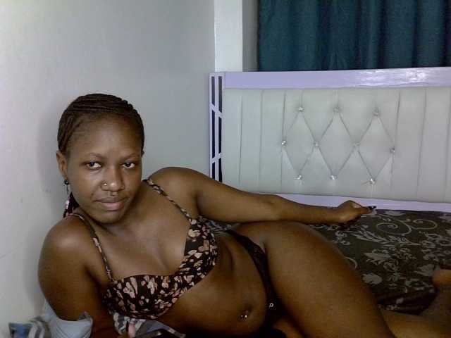 Prettyluxe live cam on BongaCams