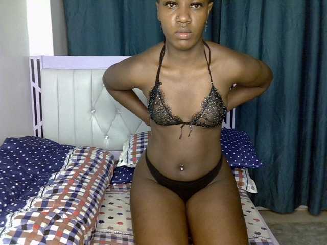 Prettyluxe live cam on BongaCams