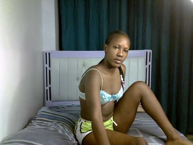 Prettyluxe live cam on BongaCams