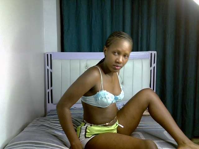 Prettyluxe live cam on BongaCams
