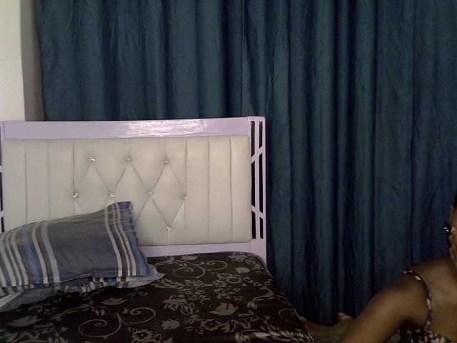 Prettyluxe live cam on BongaCams
