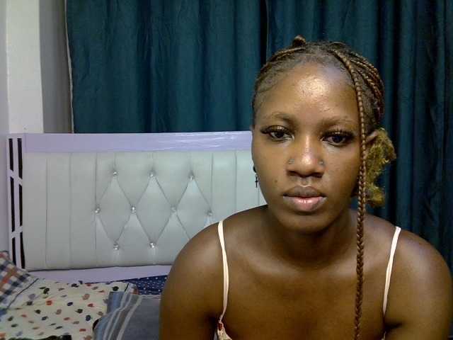 Prettyluxe live cam on BongaCams