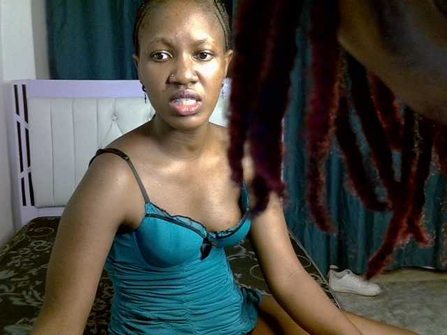Prettyluxe live cam on BongaCams