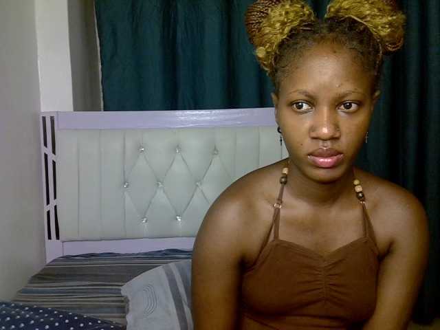 Prettyluxe live cam on BongaCams