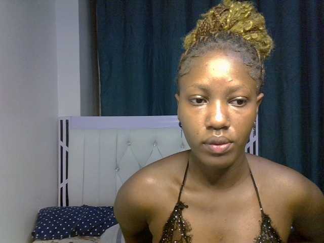 Prettyluxe live cam on BongaCams
