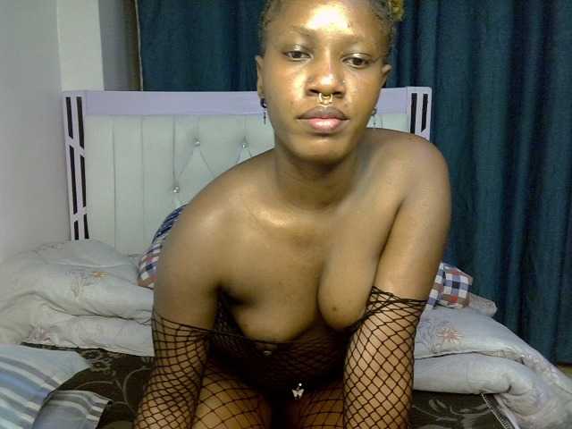 Prettyluxe live cam on BongaCams