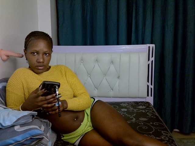 Prettyluxe live cam on BongaCams