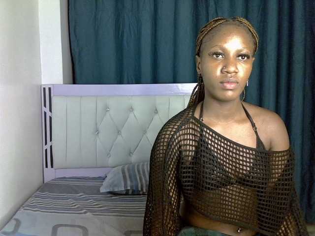 Prettyluxe live cam on BongaCams