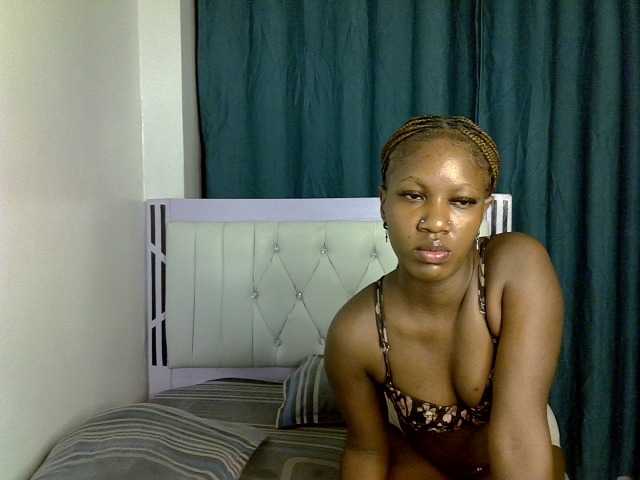Prettyluxe live cam on BongaCams