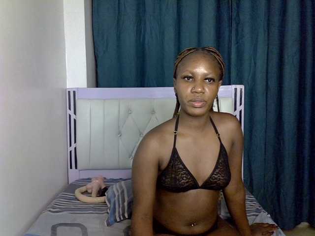 Prettyluxe live cam on BongaCams