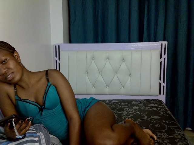 Prettyluxe live cam on BongaCams