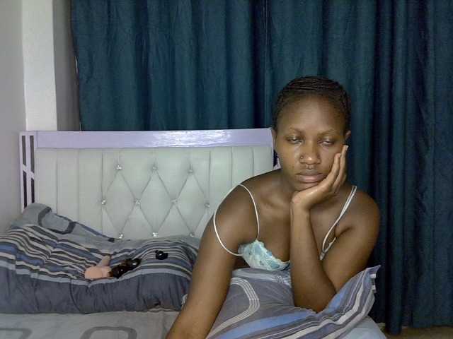 Prettyluxe live cam on BongaCams