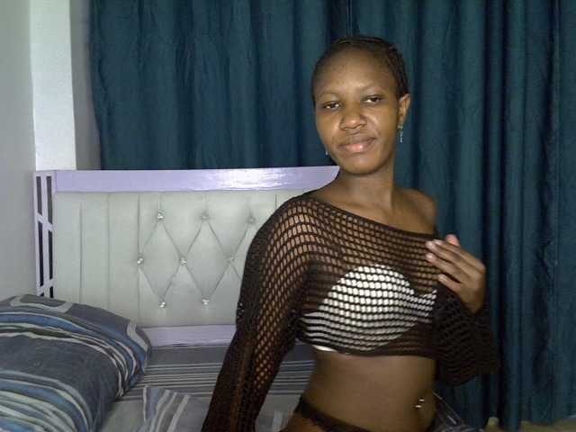 Prettyluxe live cam on BongaCams