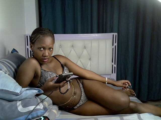 Prettyluxe live cam on BongaCams