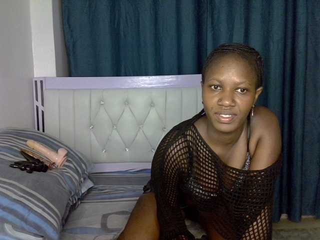 Prettyluxe live cam on BongaCams