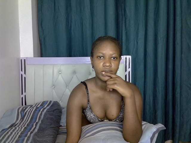 Prettyluxe live cam on BongaCams