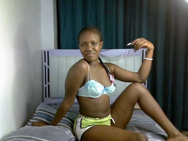Prettyluxe live cam on BongaCams