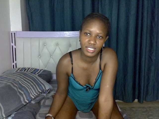 Prettyluxe live cam on BongaCams